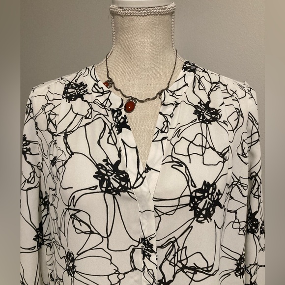 NYDJ blouse. - Picture 2 of 6